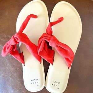 Women’s Hannah Knotted Bow Flip flop sandals, Coral